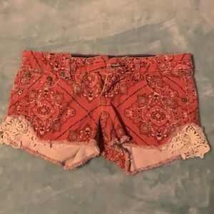 SIZE 1 Bandana pattern shorts